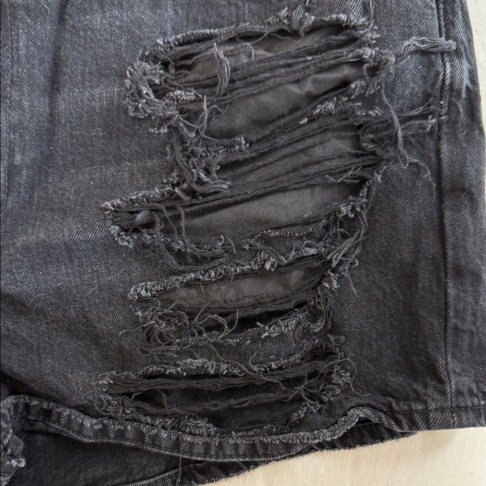 American Eagle Outfitters Black Distressed Jean Mom Shorts - Picture 5 of 7